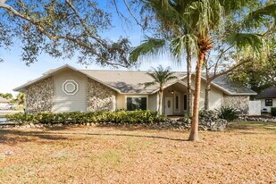 1937 Princess Ct in Naples, FL - Building Photo