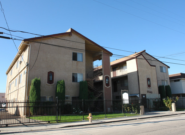 5541-5545 Klump Ave in North Hollywood, CA - Building Photo - Building Photo