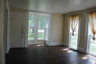 424 W Dutton St in Kalamazoo, MI - Building Photo