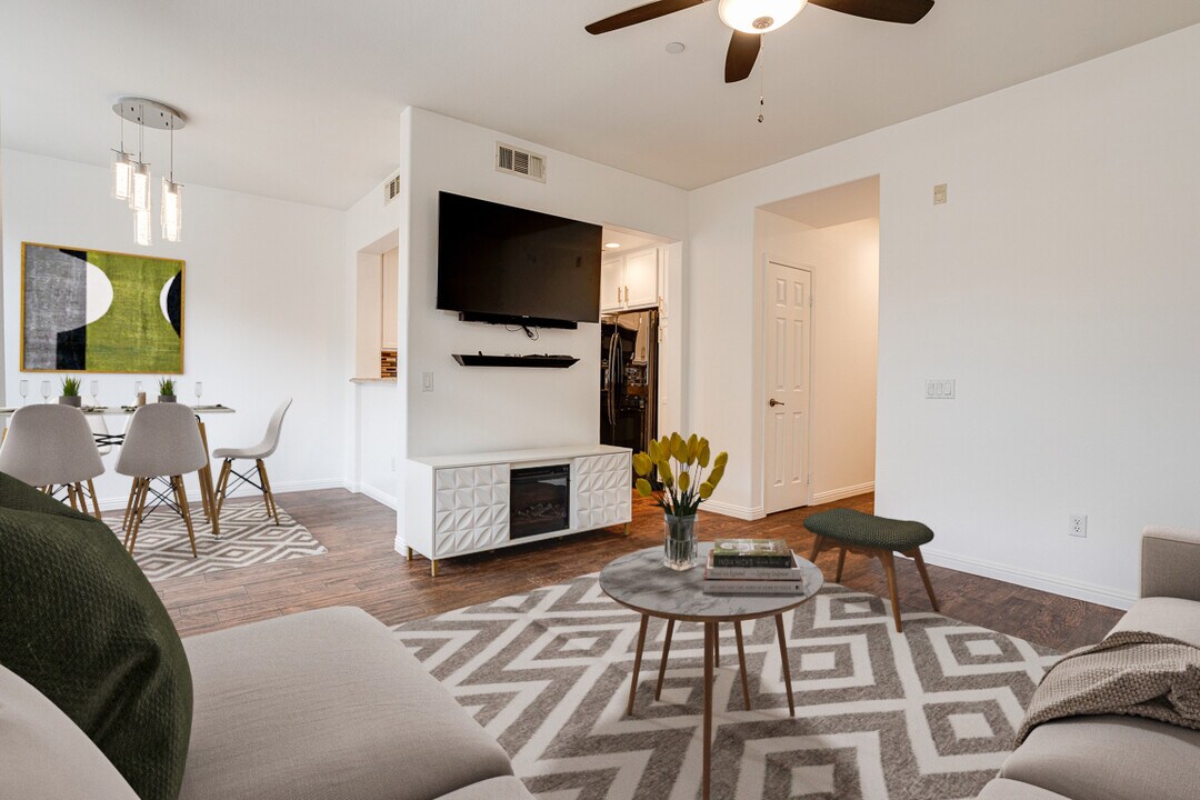 28566 Herrera St in Santa Clarita, CA - Building Photo