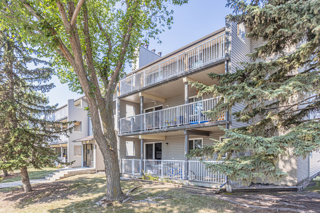 Parkside Grande Condominiums in Edmonton, AB - Building Photo - Building Photo