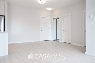 812-812 Welsh Dr in Edmonton, AB - Building Photo - Building Photo