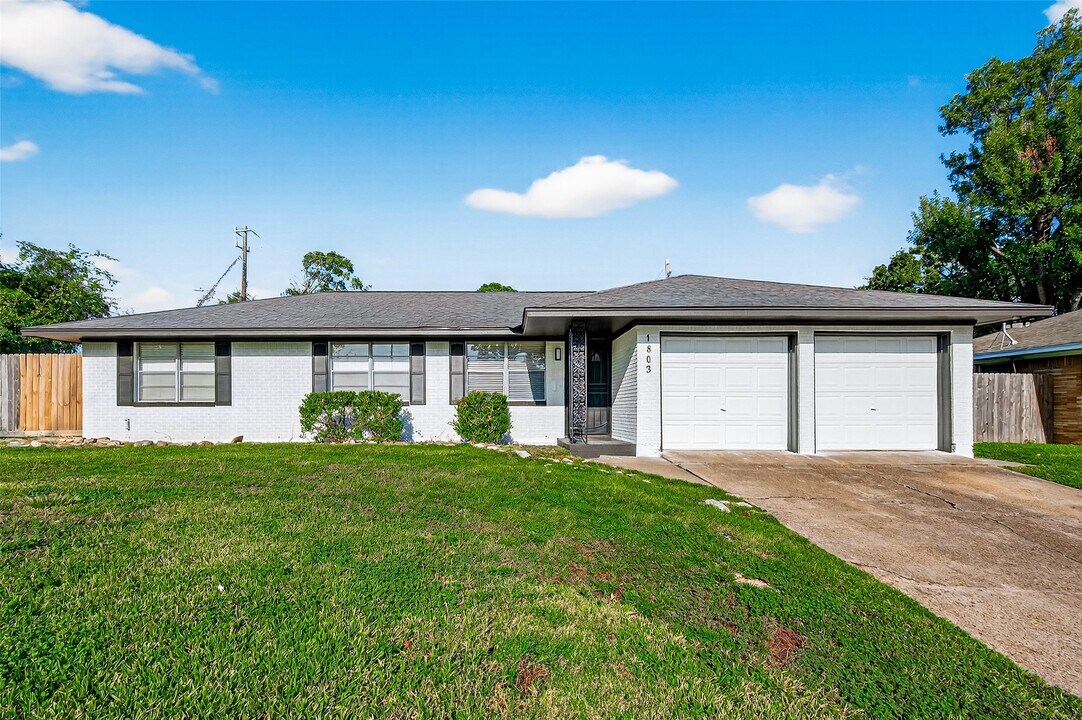 1803 Foxwood Rd in Houston, TX - Building Photo