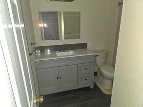 300 Whitesell Ave W, Unit 300-2 in Monmouth, OR - Foto de edificio - Building Photo