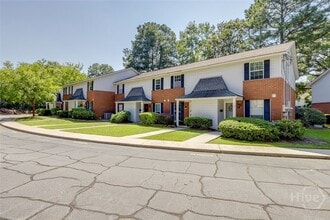 49 Knollwood Cir in Savannah, GA - Foto de edificio - Building Photo