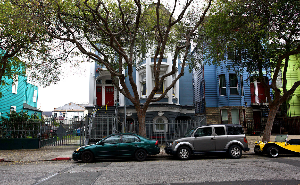 2731 Folsom St in San Francisco, CA - Foto de edificio