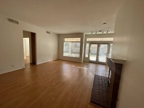 549 Timberwood Ave in Thousand Oaks, CA - Building Photo - Building Photo
