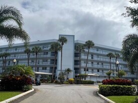 6400 NW 2nd Ave, Unit 323 in Boca Raton, FL - Building Photo