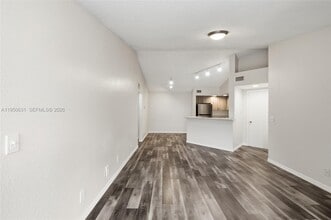 437 Vista Isles Dr in Plantation, FL - Building Photo - Building Photo