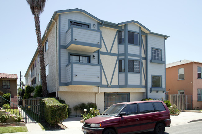 1950 Chestnut Ave in Long Beach, CA - Building Photo - Building Photo