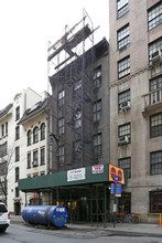 4 E 8th St in New York, NY - Building Photo - Building Photo