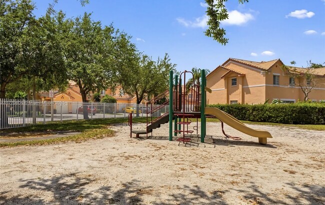 8623 SW 23rd Ct in Miramar, FL - Foto de edificio - Building Photo
