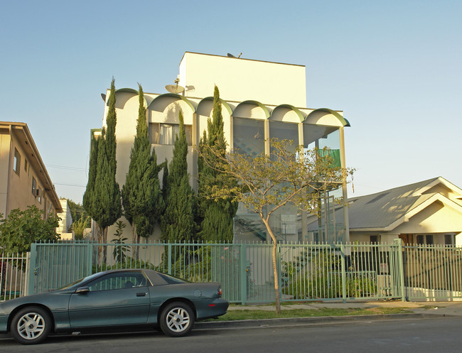 5827 Lexington Ave in Los Angeles, CA - Building Photo - Building Photo