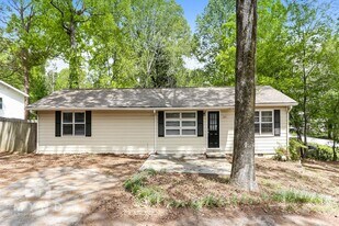 2825 Old Concord Rd SE in Smyrna, GA - Building Photo