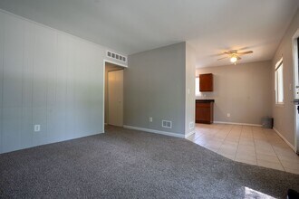 8655 Chalmers Ave in Warren, MI - Building Photo - Building Photo
