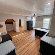 230 Mechanic St, Unit 1 in Leominster, MA - Building Photo - Building Photo
