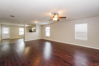 1708 Diamond Lake Trail in Justin, TX - Foto de edificio - Building Photo
