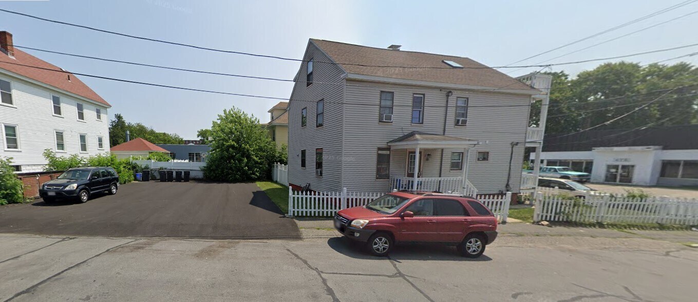 473 River St, Unit 1F in Haverhill, MA - Building Photo