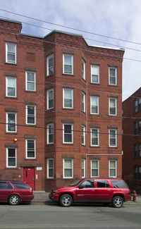 Sargeant West Apartments in Holyoke, MA - Foto de edificio - Building Photo