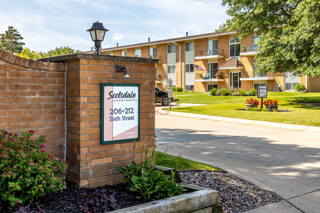 Scotsdale in Coralville, IA - Foto de edificio - Building Photo