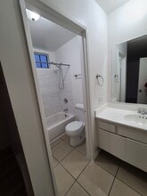 20954 Bryant St, Unit 18 in Los Angeles, CA - Foto de edificio - Building Photo