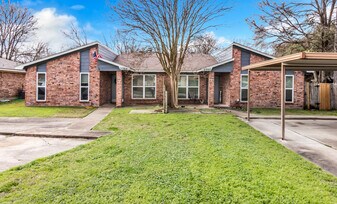 2302 W Creek Ln in College Station, TX - Building Photo