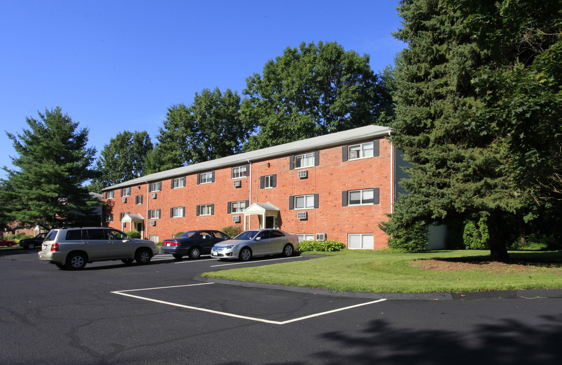 Forest Ridge Apartments in Fitchburg, MA - Building Photo