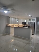 2401 S Jackson Rd in Pharr, TX - Foto de edificio - Building Photo