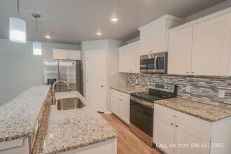 1306 N Clinton Ave in Lubbock, TX - Building Photo - Building Photo