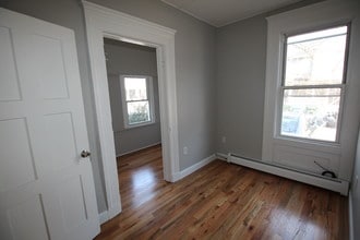 319 Central Ave, Unit 1 in Norwich, CT - Building Photo - Building Photo
