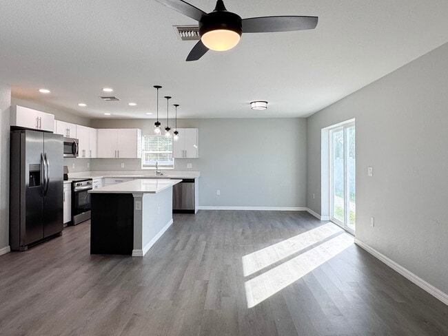 6827 San Bruno Dr in Sebring, FL - Building Photo - Building Photo