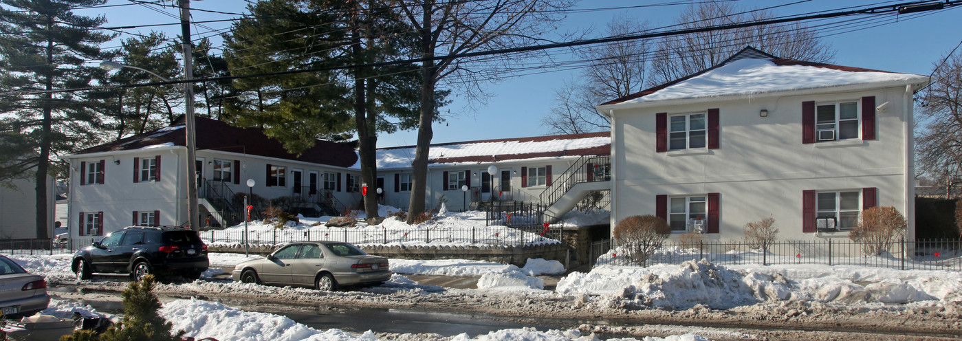 404 N High St in Mount Vernon, NY - Building Photo