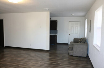 305 W Adler Ave, Unit 305 W Adler in Davis, OK - Building Photo - Building Photo