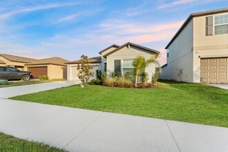 5460 Blue Azure Dr in Wimauma, FL - Building Photo - Building Photo