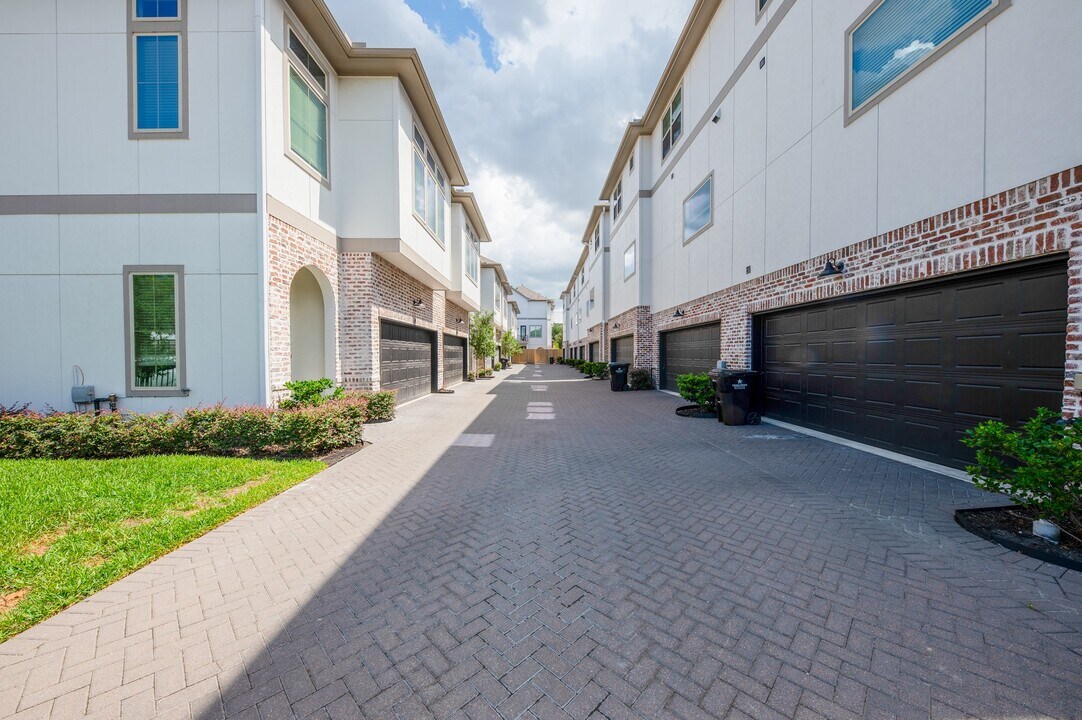 5209 Allen St in Houston, TX - Building Photo