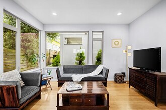4036 Linden Ave N in Seattle, WA - Building Photo - Building Photo