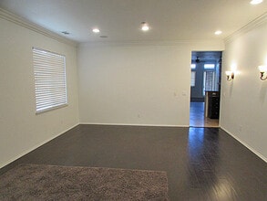 16530 Stonecreek Dr in Fontana, CA - Building Photo - Building Photo