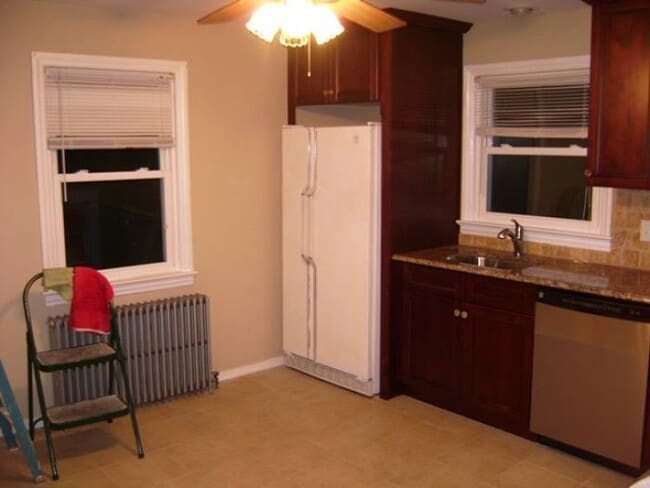 28 Wolfle St in Glen Cove, NY - Building Photo - Building Photo