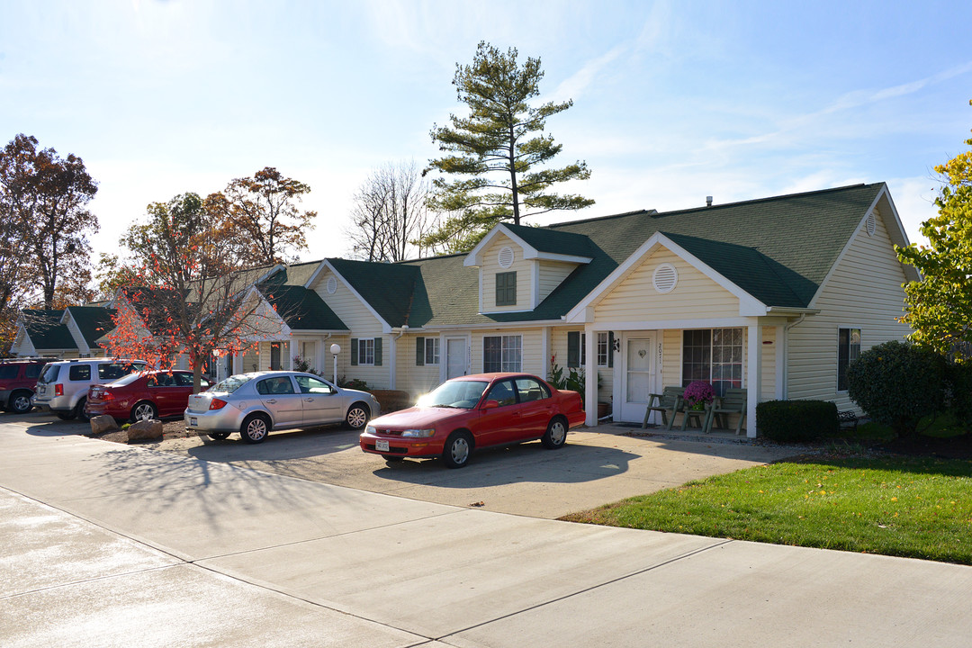 Oak Tree Village in Fairborn, OH - Foto de edificio