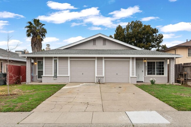 4421 Palm Ave in Sacramento, CA - Building Photo - Building Photo