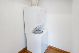 2375 W Montana St, Unit 2B in Chicago, IL - Foto de edificio - Building Photo