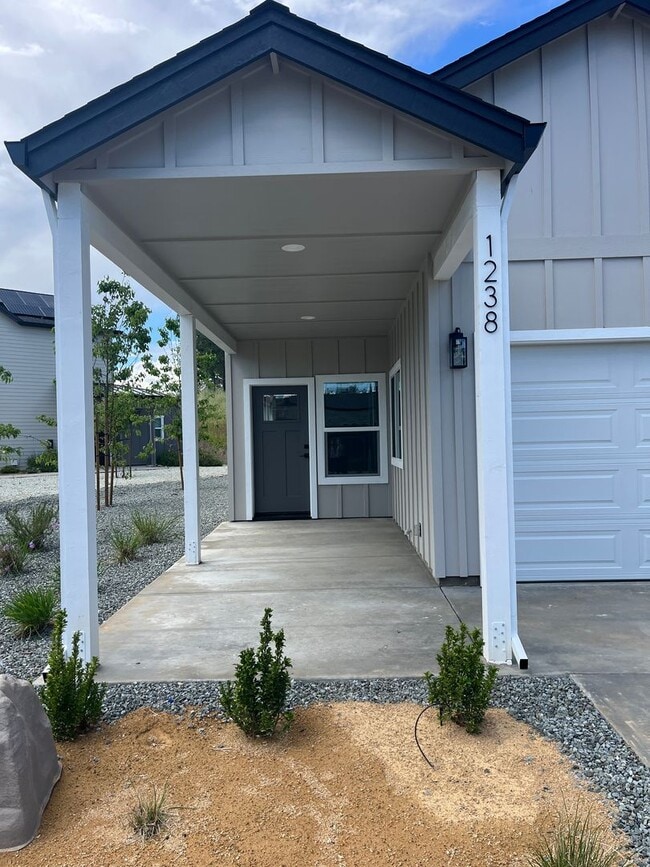 1238 Old Alturas Rd in Redding, CA - Building Photo - Building Photo