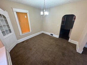 125 Perry St in Struthers, OH - Foto de edificio - Building Photo