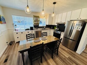 1676 Bakersfield St in South Lake Tahoe, CA - Building Photo - Building Photo