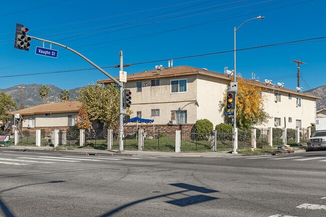 11700 Glenoaks Blvd in San Fernando, CA - Building Photo - Building Photo