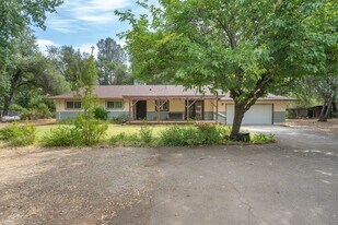 10587 Quail Hollow Ln in Redding, CA - Building Photo