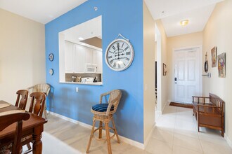 33 Harbour Isle Dr E in Fort Pierce, FL - Building Photo - Building Photo