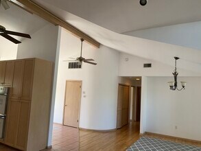 227 N Main St, Unit Above Salon in Stafford Township, NJ - Foto de edificio - Building Photo