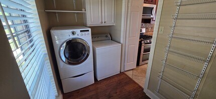 1323 Falling Leaf Ln in Seabrook, TX - Building Photo - Building Photo