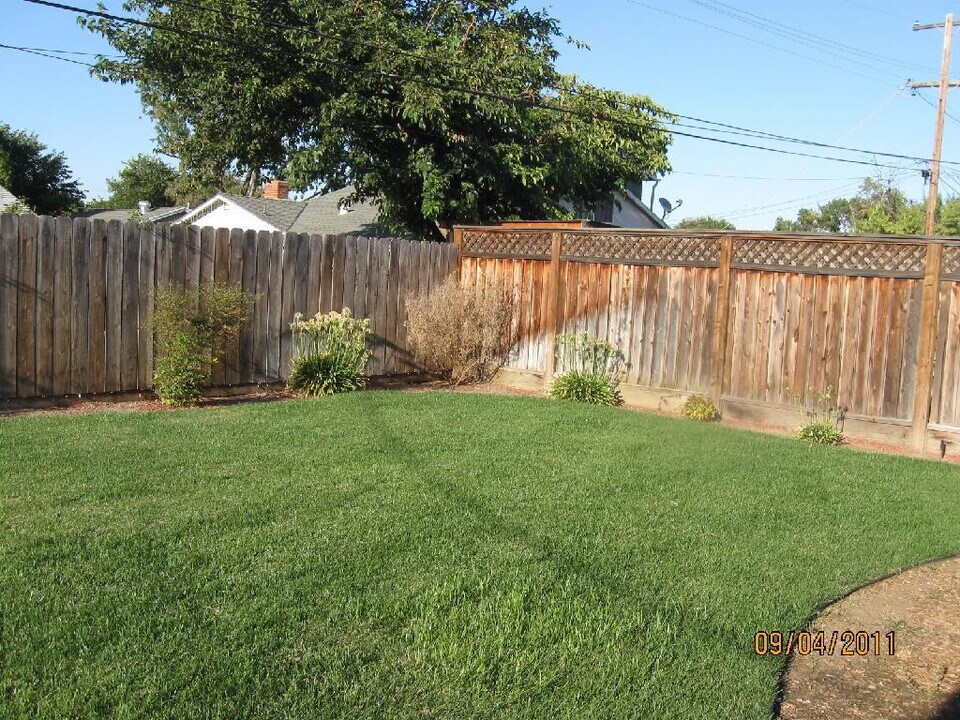 107 Pereira Ave in Tracy, CA - Building Photo